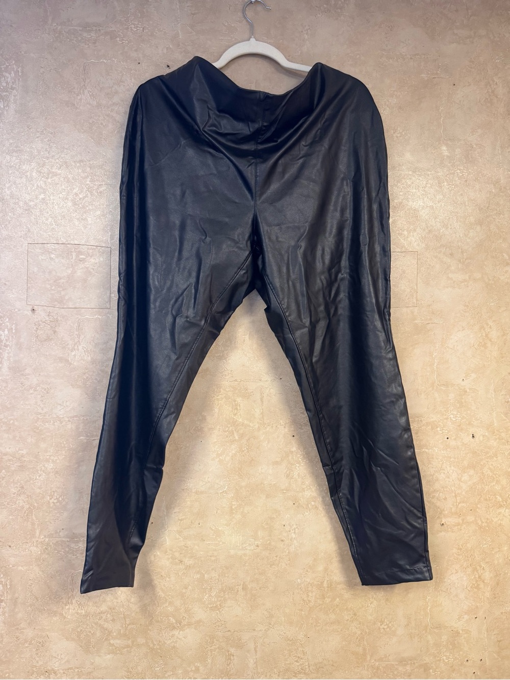 Preowned Vince Camuto Black Faux Leather Pants Size 2X Waist 36" Item #PHK7751